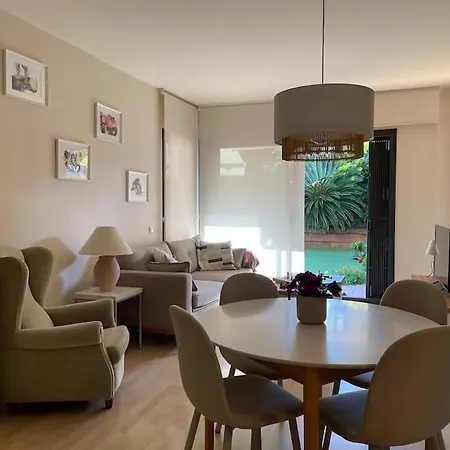 Charming Garden Apartment En 