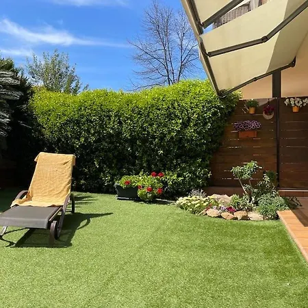 Charming Garden Apartment En 