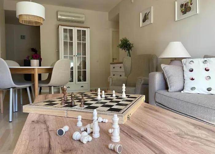Charming Garden Apartment En \